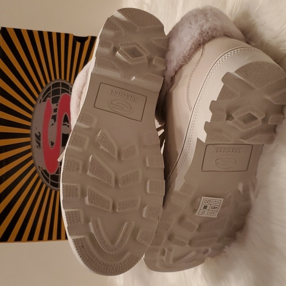 Skechers Roadies-Top It Off Laceup Combat Boots Fur Ankle Lug Heel White Size 10 - Picture 6 of 9